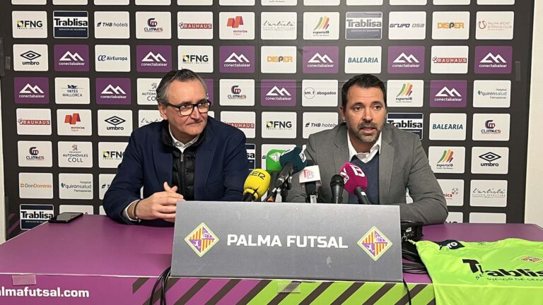 José Tirado director general del palma futsal y trablisa firman acuerdo