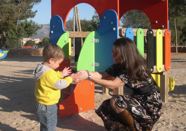 Bono familiar familia Imagen © Ibeconomia.com 2024