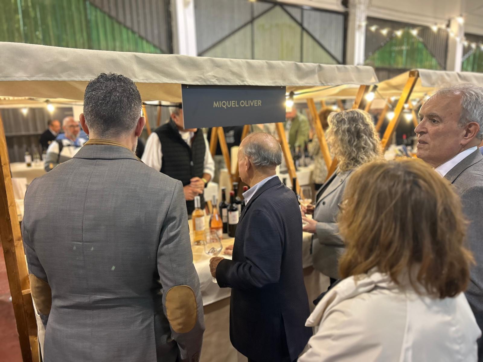 Representantes políticos y empresariales en el Wine Lovers Day de Rullán Navarro