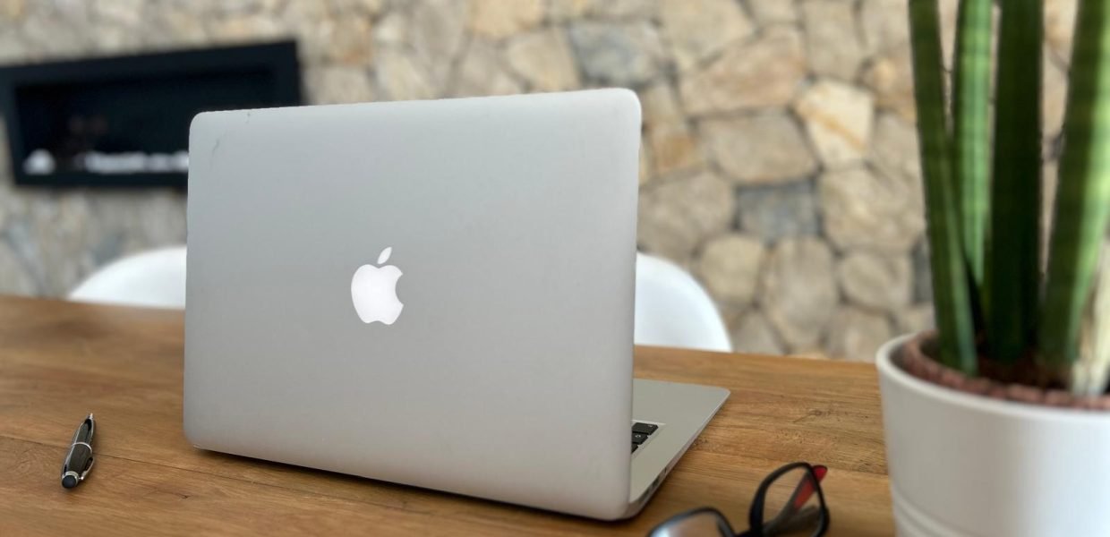 Macbook Imagen © Ibeconomia.com 2024