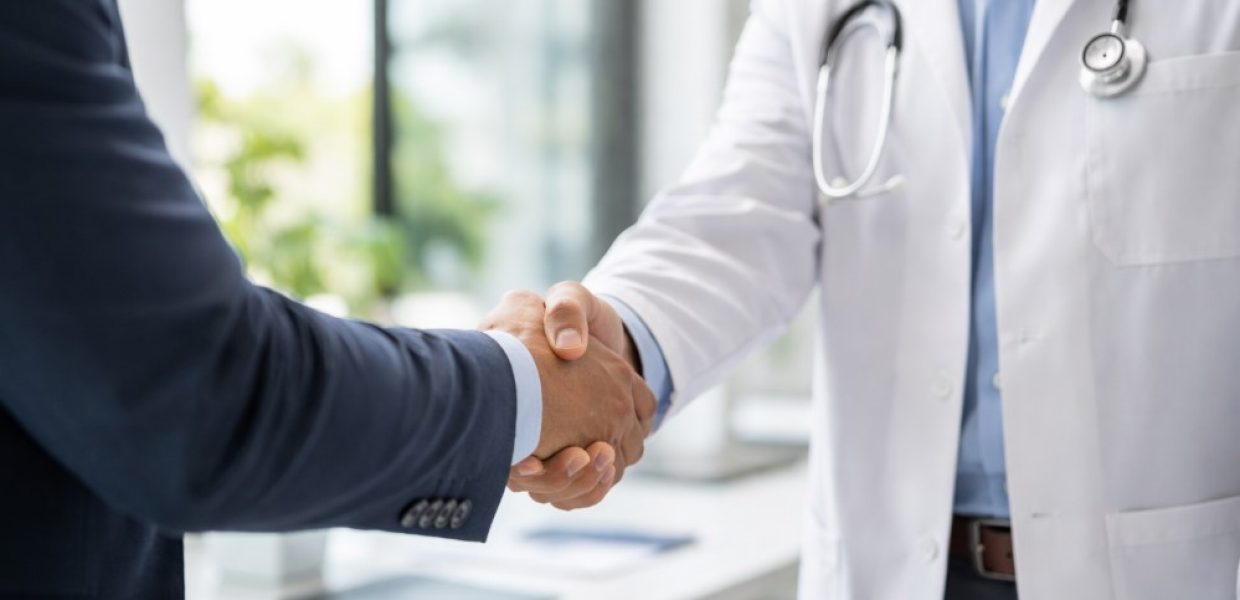 Manos médico empresa IA para Ibeconomia.com