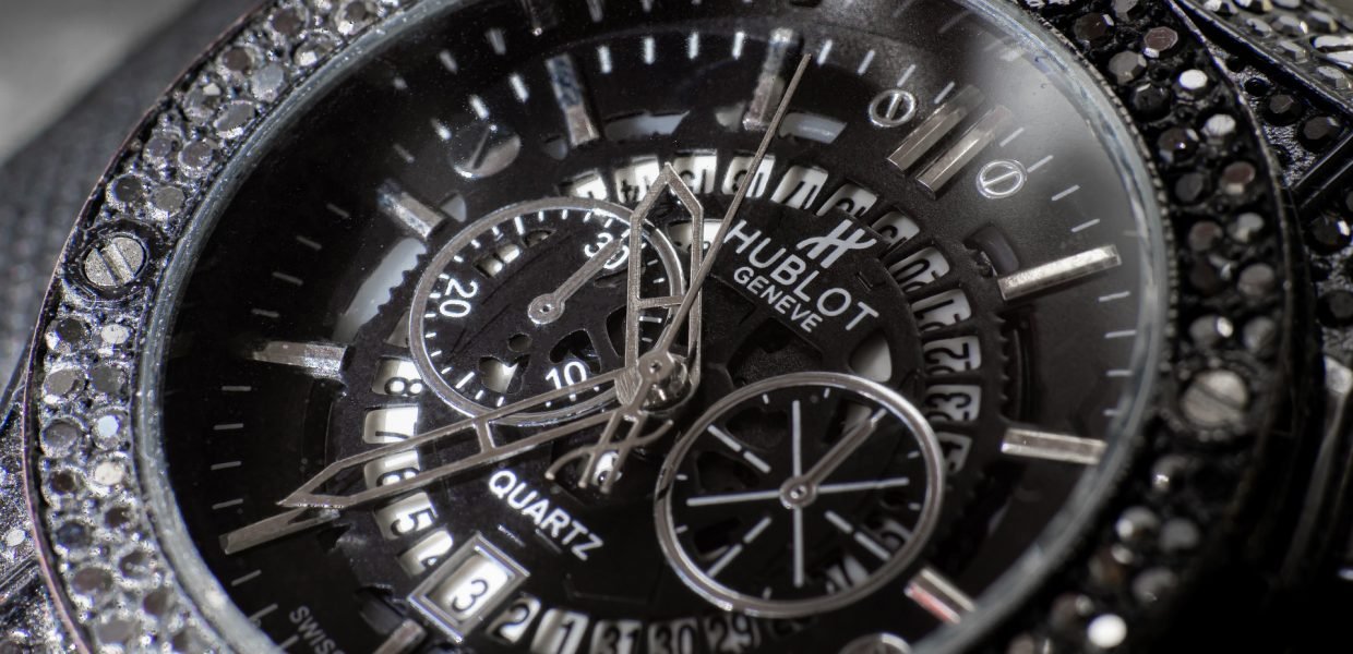 clock-g828667792_1920 HUBLOT PIXABAY