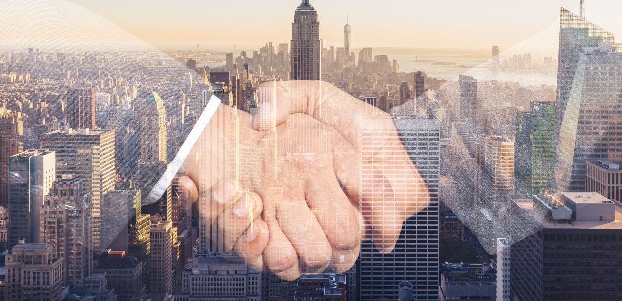 shaking-hands-3096229_1920 Imagen de Gerd Altmann en Pixabay