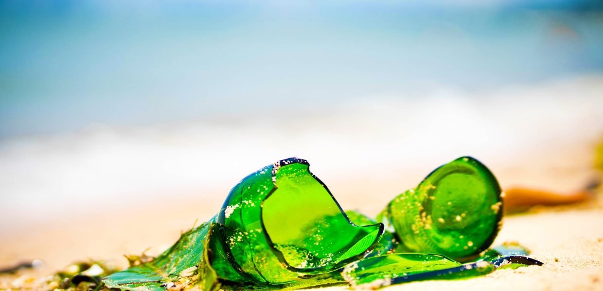 waste-4603750_1920 vino vidrio Imagen de Parinya Ngamluan en Pixabay reciclar